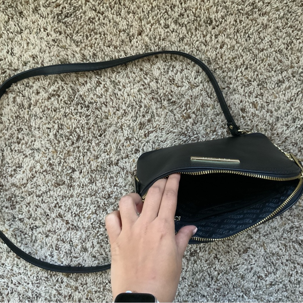Black Steve Madden Crossbody!
